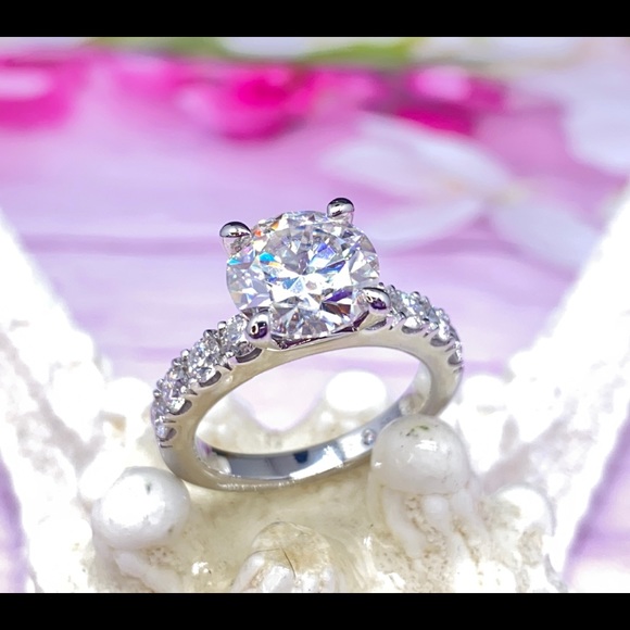 4.5ct moissanite ring with certificate - Picture 7 of 15